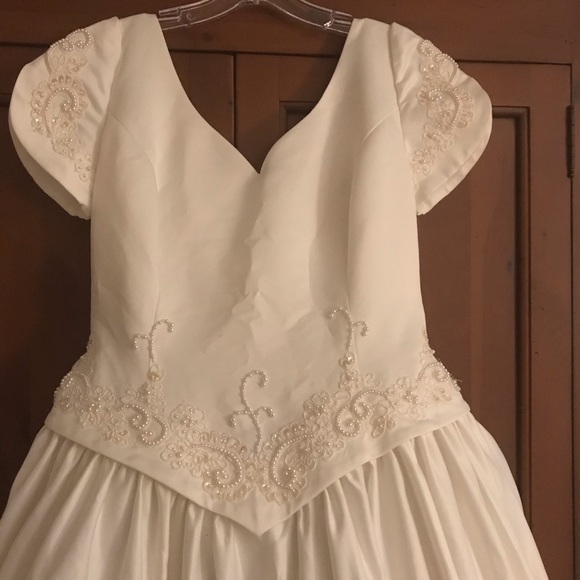 Ivory wedding gown, size 12 - Picture 2 of 8